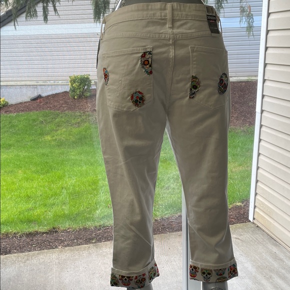 Women’s NWT HAND CRAFTED UPCYCLED White DENIZEN LEVI’S Embroidered Jeans SZ 16 - Picture 7 of 14
